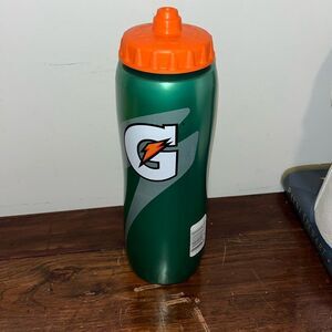 Gatorade plastic Squeeze Drink Water Bottle 32 oz